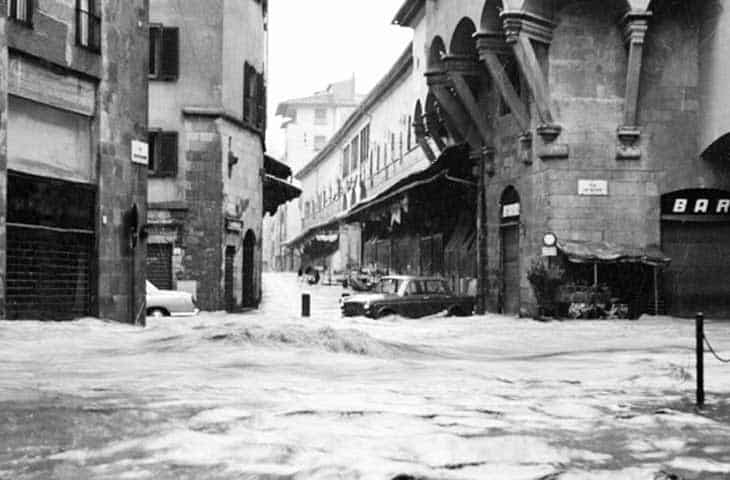 Why did Florence flood in 1966? the Arno River showing Florence bridges during the 4 November 1966 flood