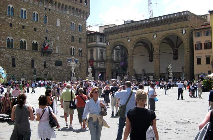 Main Attractions in Florence What is the Piazza della Signoria famous for?